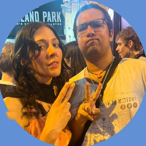 Eero with Caroline Polachek, both throwing peace signs